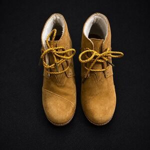 TOMS Kala Tan Suede Wedge Desert Booties Faux Shearling Lining Size 8M